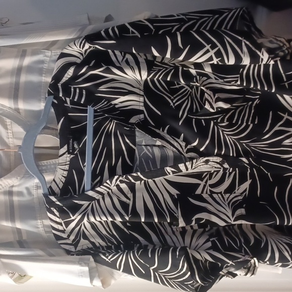 3 Torrid Harper Challis Short Sleeve Blouses (3 in EUC) - Picture 7 of 10